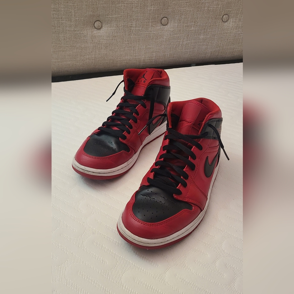 Nike Jordan 1 Mid Reverse Bred Red Black Sneakers Shoes Size 9.5